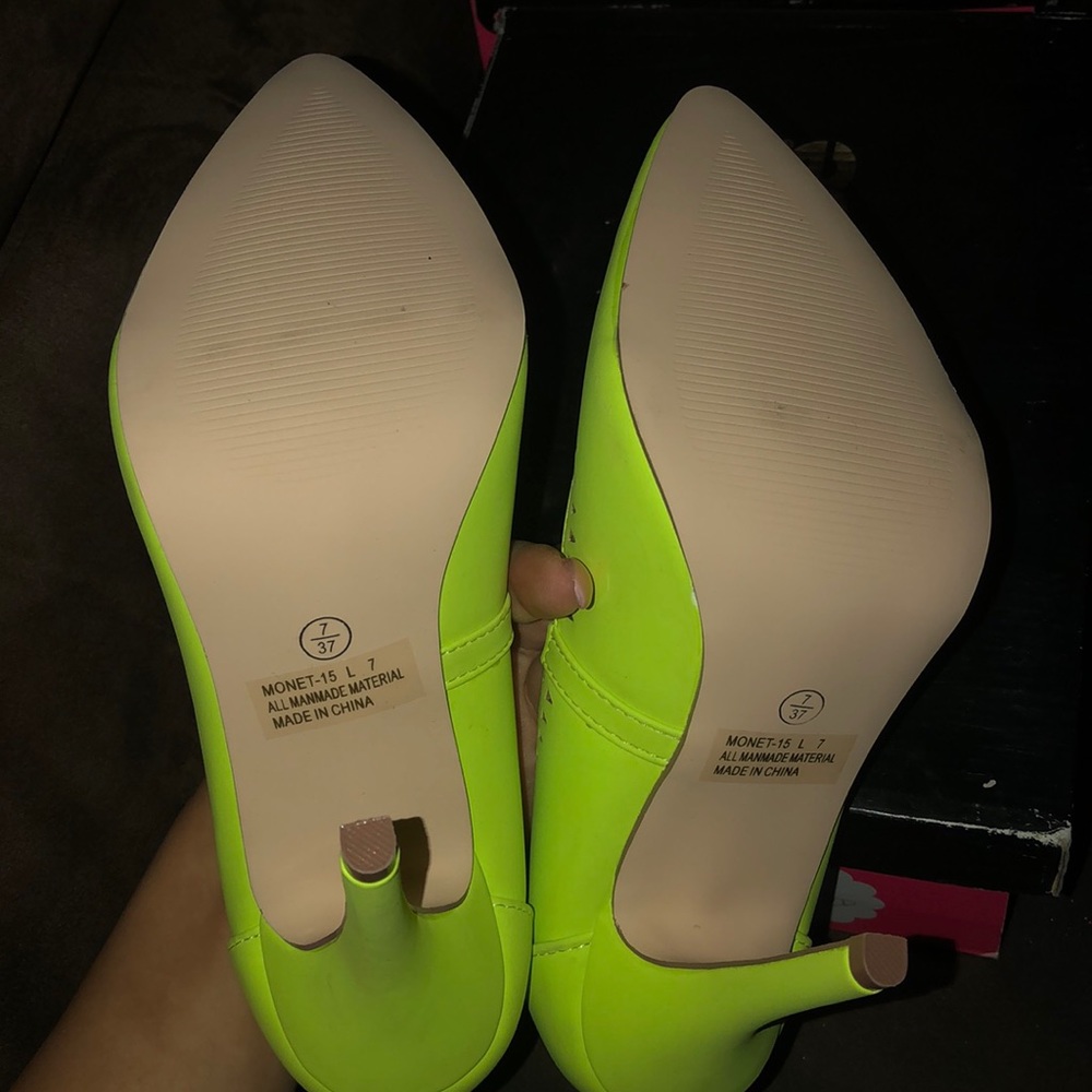 Heels - Picture 3 of 3